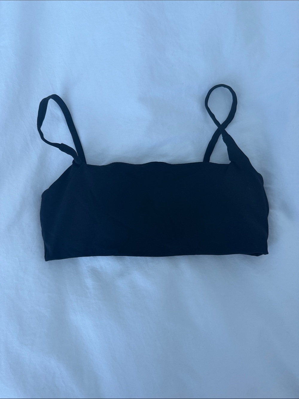 Black Seamless Strappy Sports Bra - Women's Comfort Crop